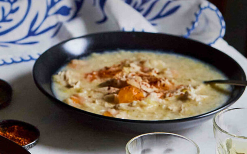 κοτόσουπα-αυγολέμονο-με-τραχανά-και-φ-562252858