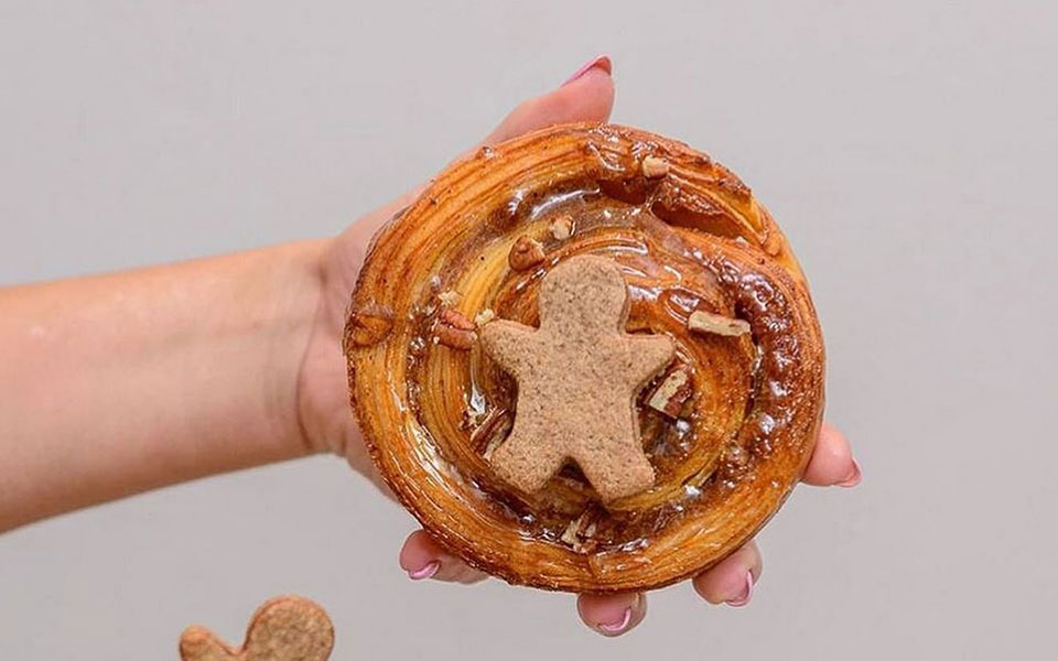 κρουασάν-παγωτό-ή-κορμός-το-μελομακάρ-562210543