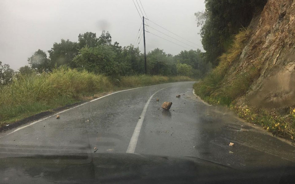 λάρισα-η-κακοκαιρία-στα-παράλια-έφερε-562243756