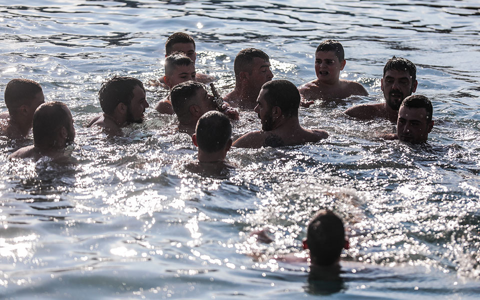 Κατερίνα Σακελλαροπούλου: H σημερινή μέρα φέρνει το μήνυμα της νίκης του φωτός ενάντια στο σκότος-2