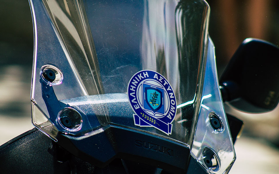 πειραιάς-σύλληψη-ανηλίκων-για-ληστεί-562225090