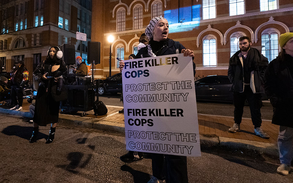 ηπα-αντιδράσεις-και-οργή-για-τη-βίαιη-σ-562252540