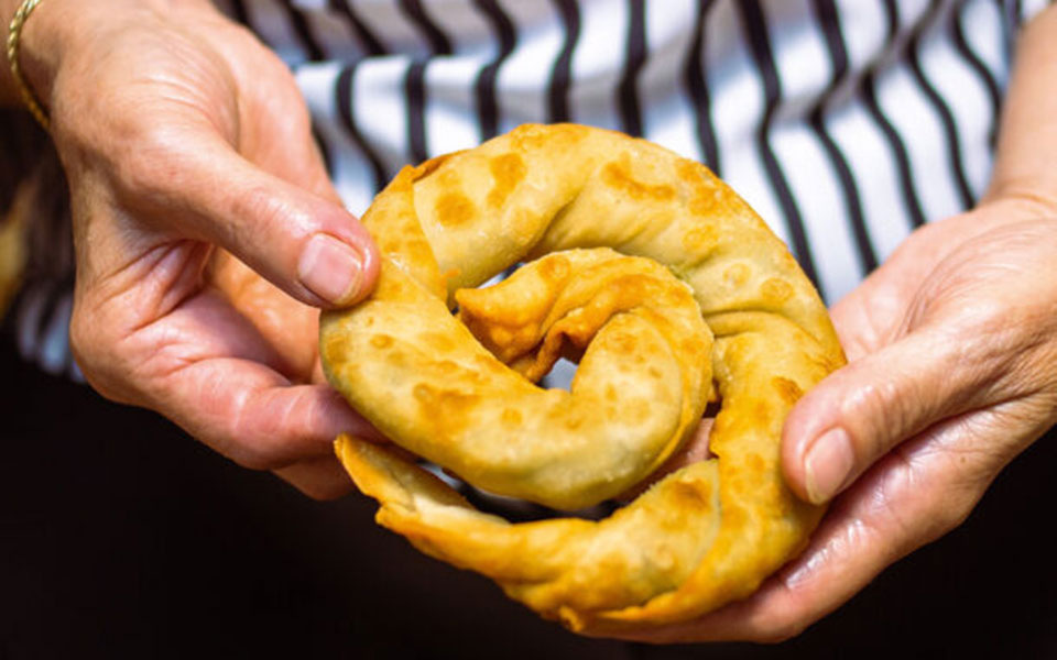 μπουρέκια-τηγανητά-με-σπανάκι-562241683