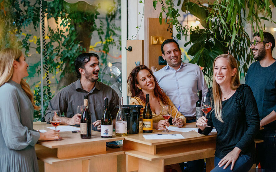 natural-wines-δοκιμάζοντας-τα-νέα-ωραία-και-φυσι-562225321