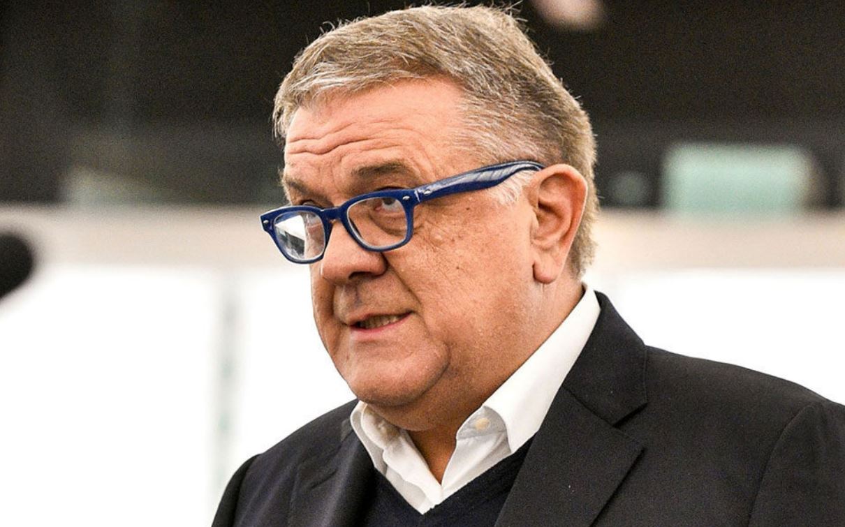 ο-παντσέρι-είναι-έτοιμος-να-πει-όλη-τη-562234957