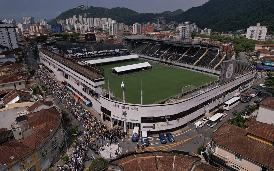 πελέ-οι-βραζιλιάνοι-αποχαιρετούν-τον-562211065