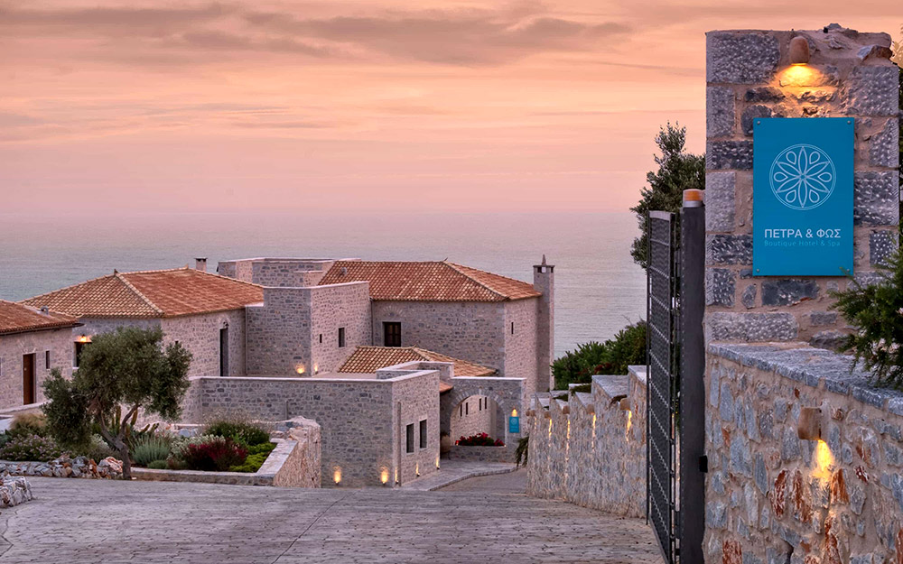 πέτρα-φως-το-destination-hotel-για-όλες-τις-εποχές-τ-562245934