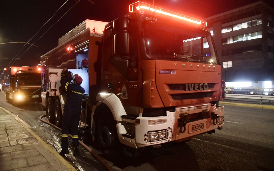 θεσσαλονίκη-στις-φλόγες-αυτοκίνητο-τ-562213468