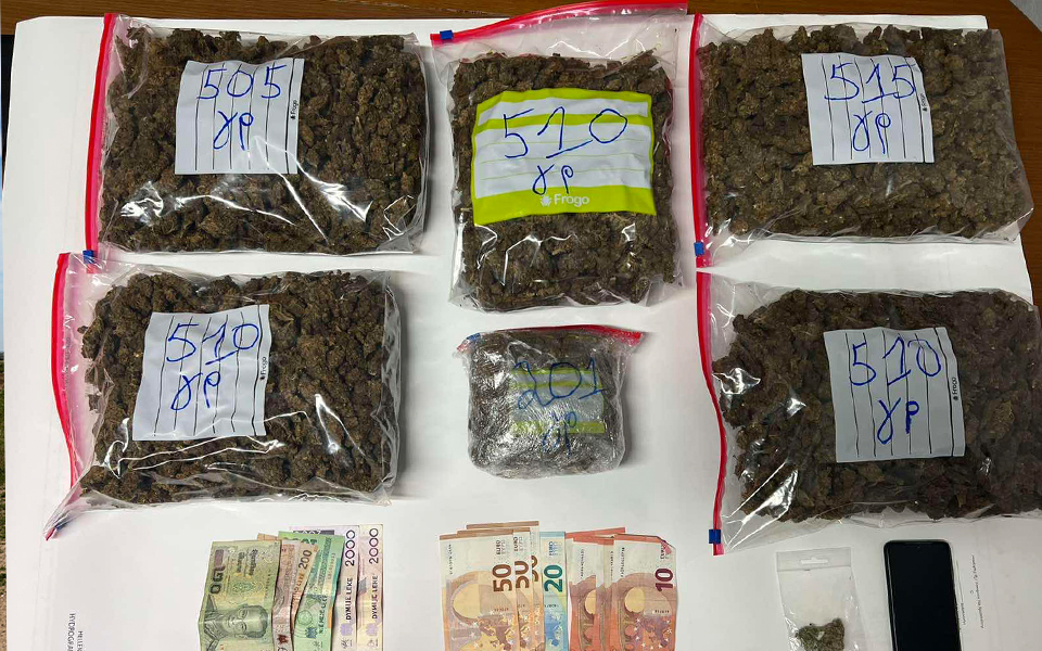 χειροπέδες-σε-33χρονο-που-κυκλοφορούσε-562237894