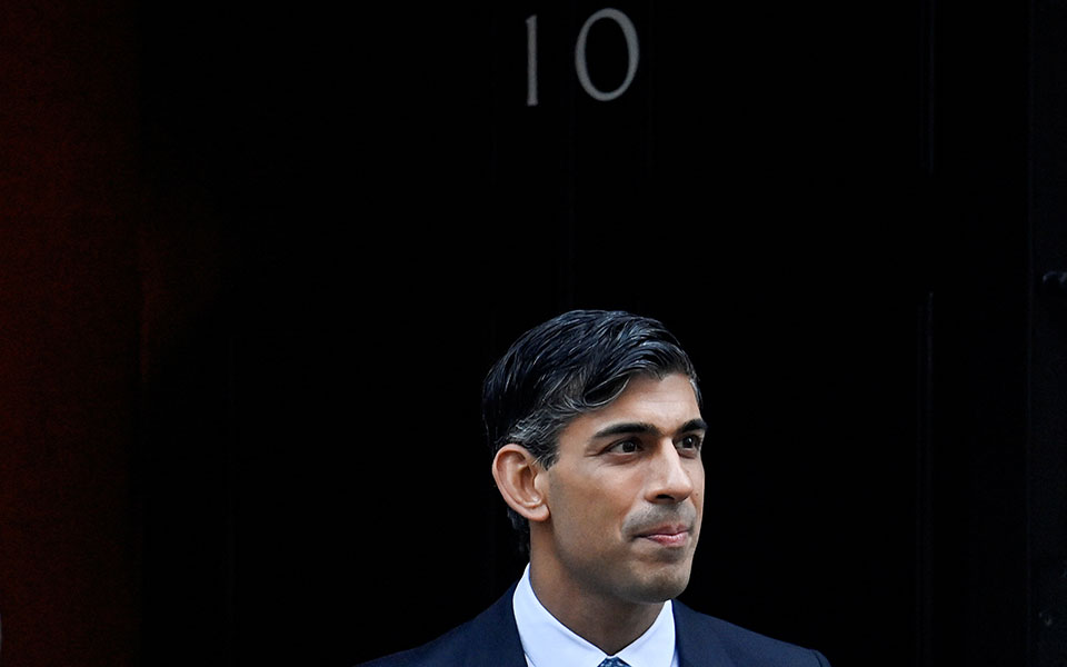 βρετανία-απότομη-προσγείωση-για-τι-562228045