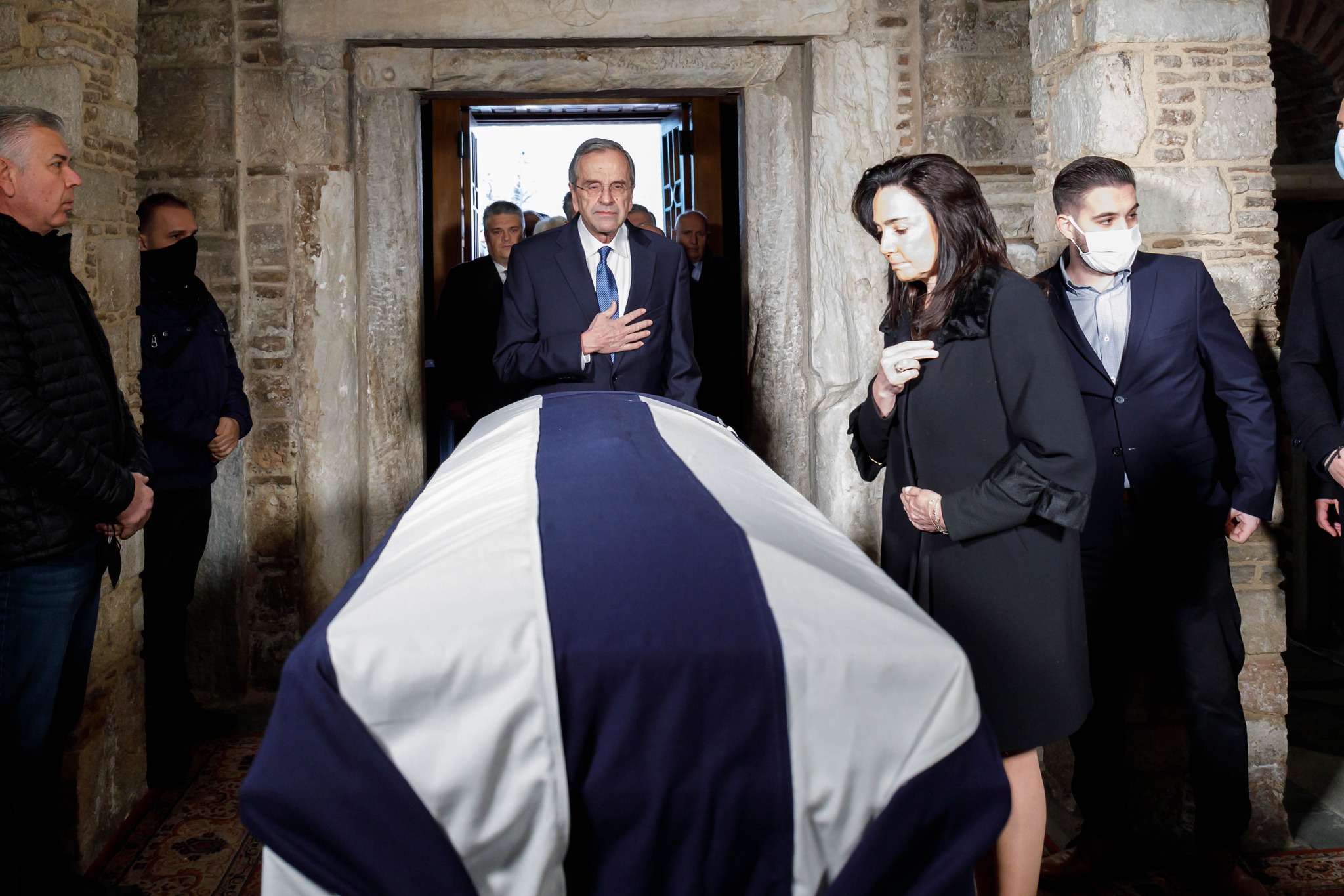 Ενταφιάστηκε στο Τατόι ο τέως βασιλιάς Κωνσταντίνος-7