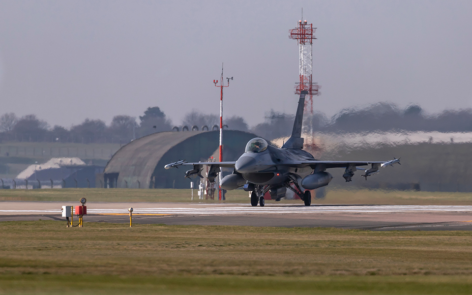 Πόλεμος στην Ουκρανία: Μετά τα τανκς, η ώρα των μαχητικών;-1