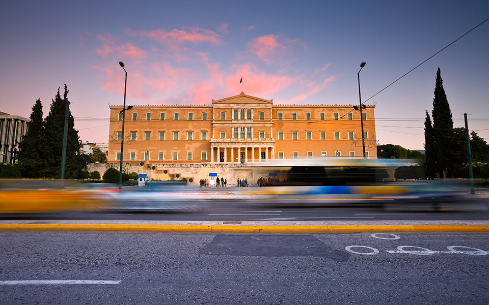 κατώτατος-μισθός-μπορεί-να-φθάσει-έως-562220788