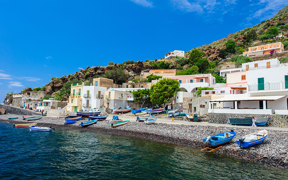 Θέλετε να ξεφύγετε από τους πάντες; Το CNN προτείνει 10 ευρωπαϊκά νησιά-6