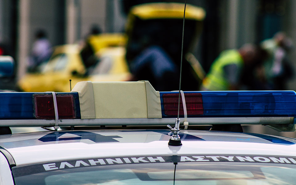 χειροπέδες-σε-μέλη-συμμορίας-που-άνο-562243648