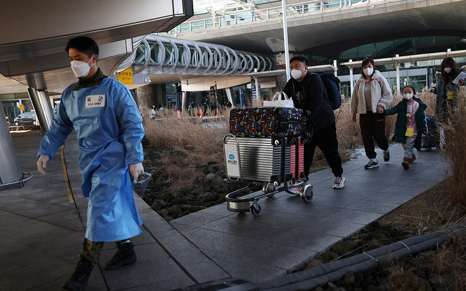 νότια-κορέα-προς-άρση-των-περιορισμών-562254952