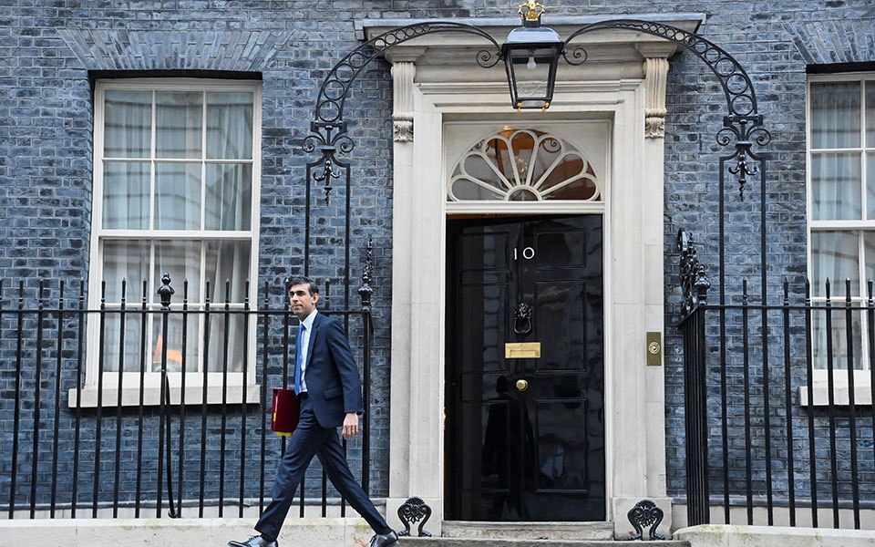 βρετανία-πρόστιμο-στον-σούνακ-επειδή-562239712