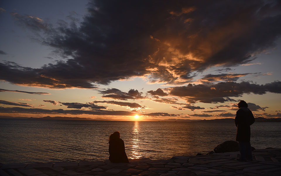 καιρός-αύριο-ανοιξιάτικο-το-τοπίο-με-υ-562212475