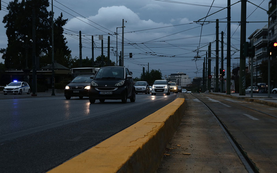 καιρός-νεφώσεις-τοπικές-βροχές-και-μι-562252612