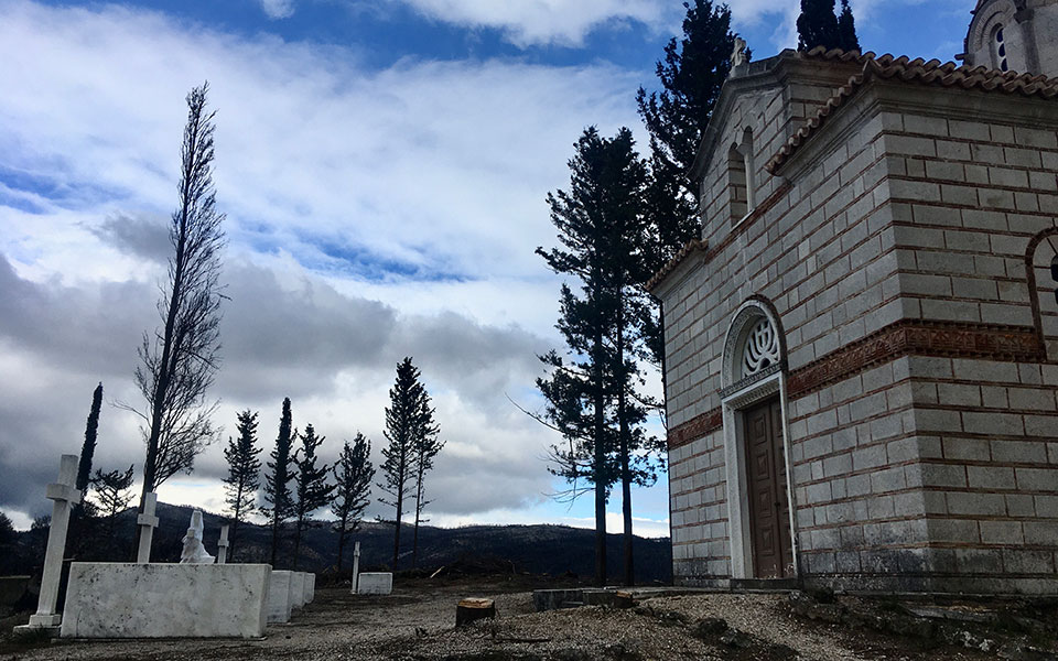 εργασίες-στο-βασιλικό-κοιμητήριο-του-562223479