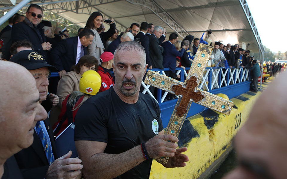 Ολοκληρώθηκε ο εορτασμός των Θεοφανίων στο λιμάνι του Πειραιά-2