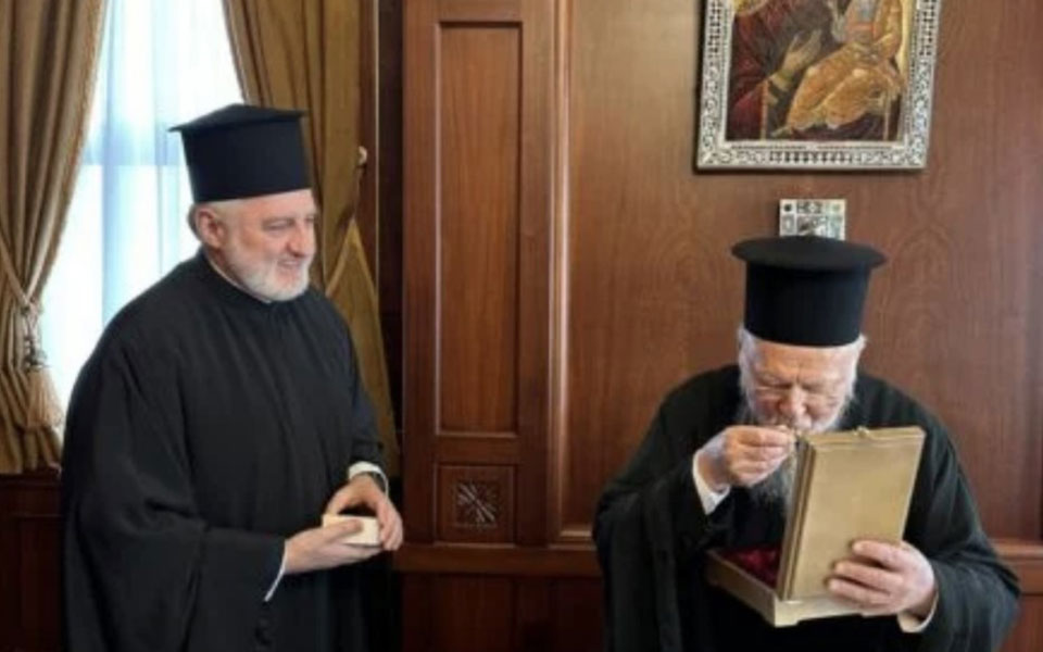 στο-φανάρι-ο-αρχιεπίσκοπος-αμερικής-ε-562225522