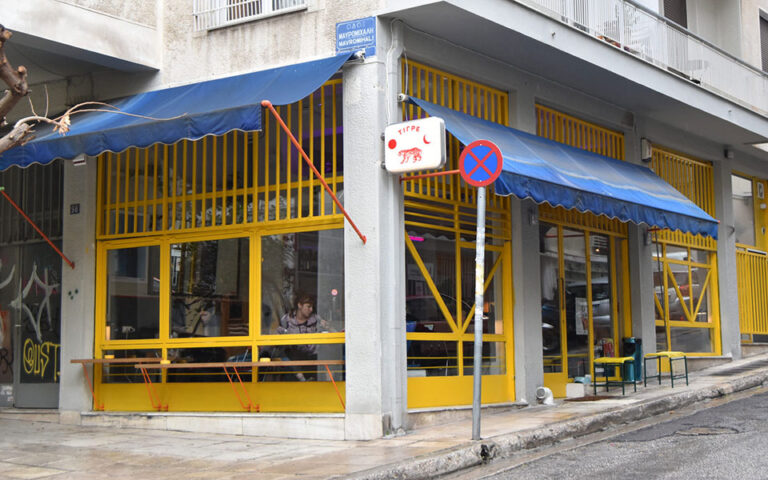 στο-τιγρέ-των-εξαρχείων-πάμε-με-λάπτοπ-562223818