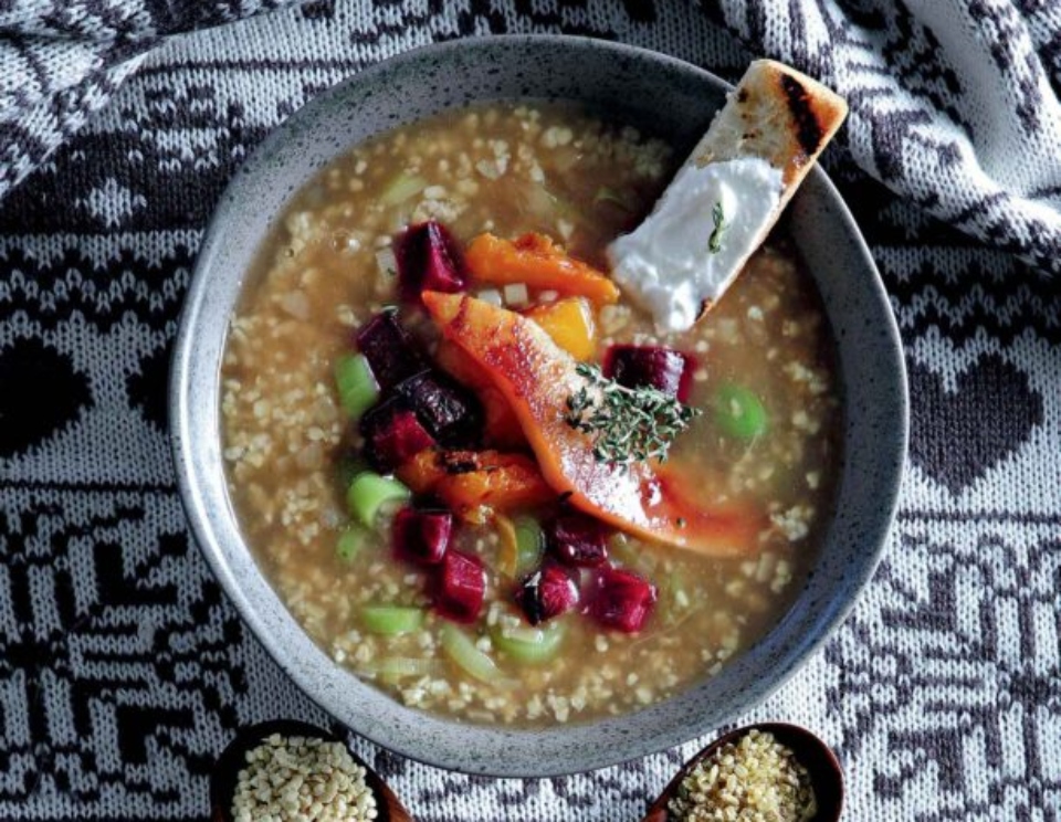 τραχανάς-με-χειμωνιάτικες-ρίζες-και-κ-562226488