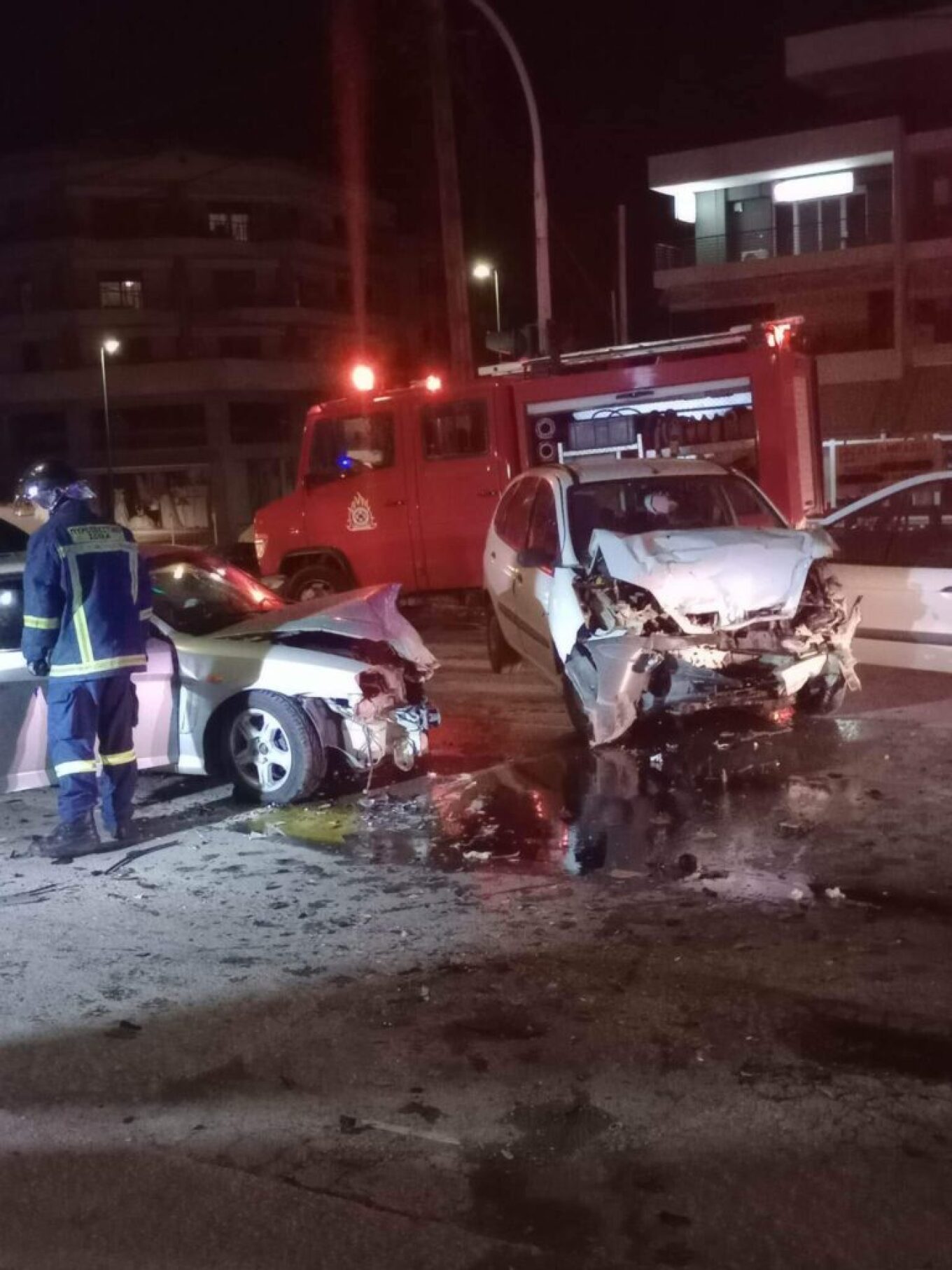 Θεσσαλονίκη: Τροχαίο με τρεις τραυματίες και έναν απεγκλωβισμό στην Περαία (εικόνες)-1