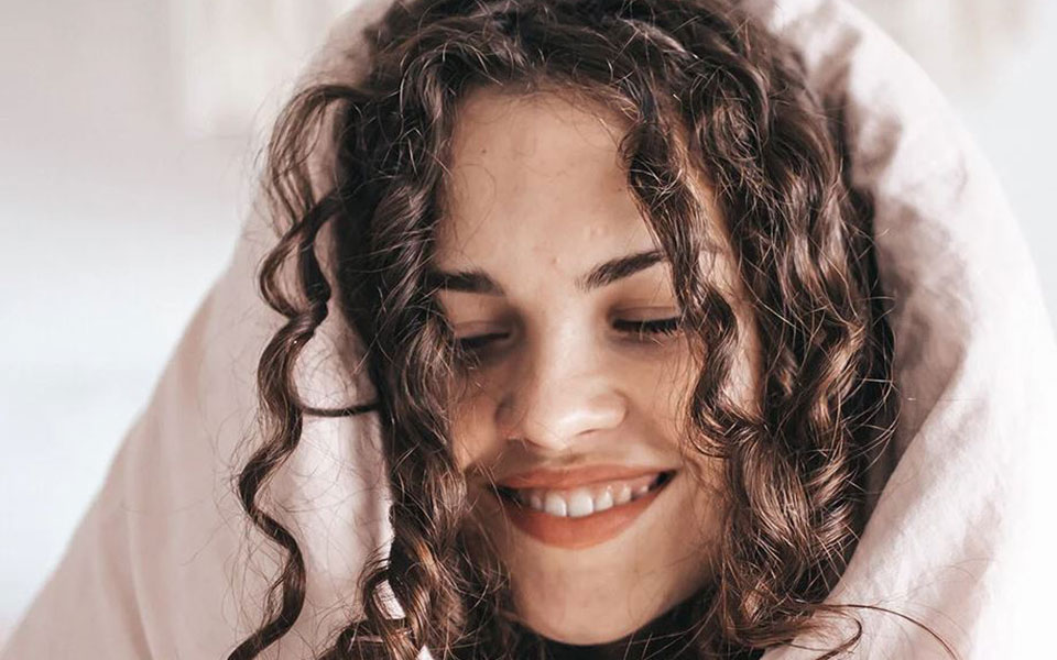 γιατί-δεν-πρέπει-να-κοιτάζετε-το-κινητ-562253695