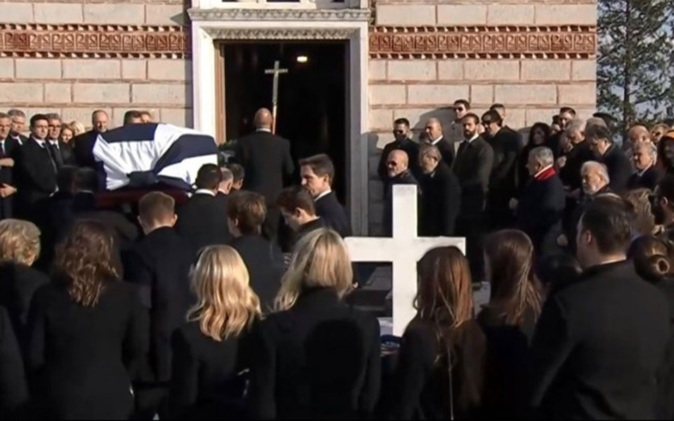 ενταφιάστηκε-στο-τατόι-ο-τέως-βασιλιά-562231351