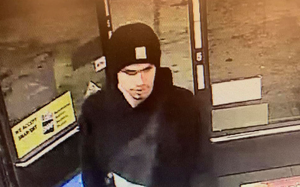 ηπα-τρεις-νεκροί-από-πυρά-ενόπλου-στην-562244617