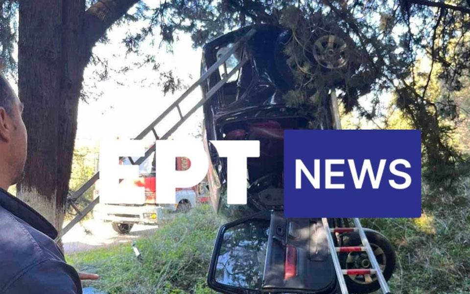 χανιά-αυτοκίνητο-κρεμάστηκε-σε-δέν-562252132