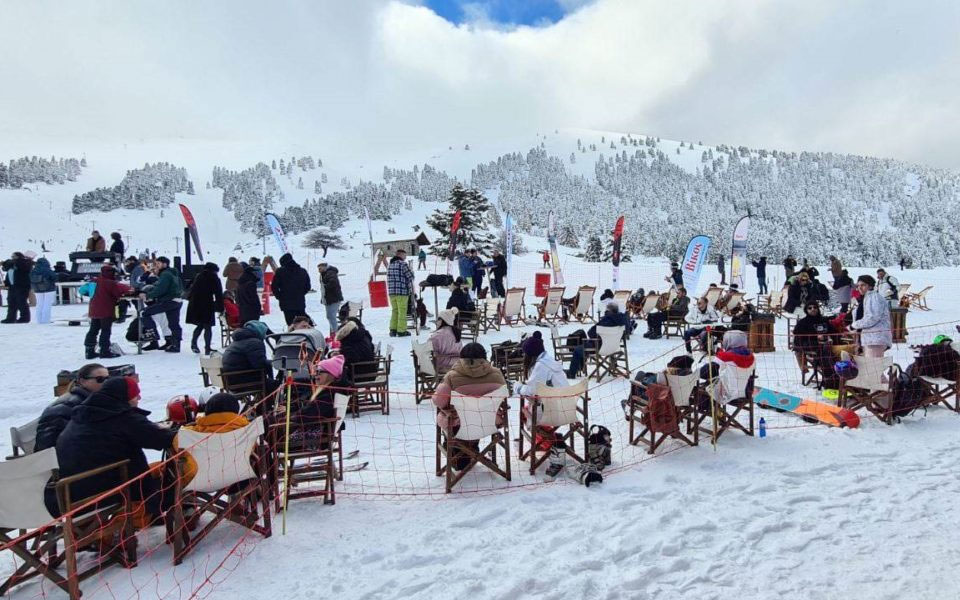 καλάβρυτα-γέμισε-το-χιονοδρομικό-κέν-562252195