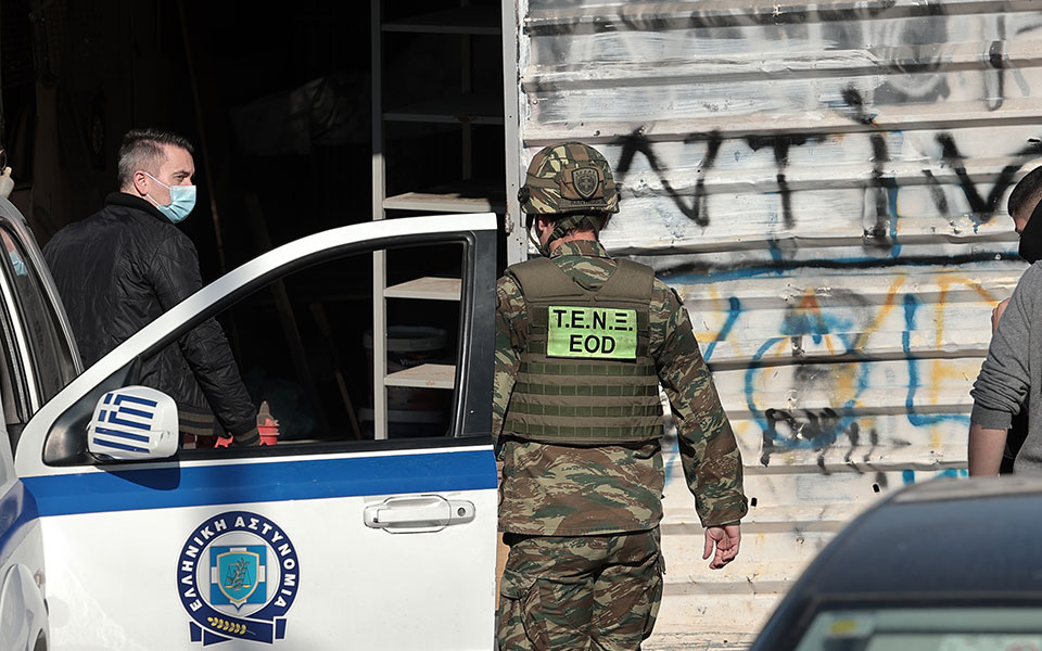 δώδεκα-συλλήψεις-από-την-επιχείρηση-τ-562213906