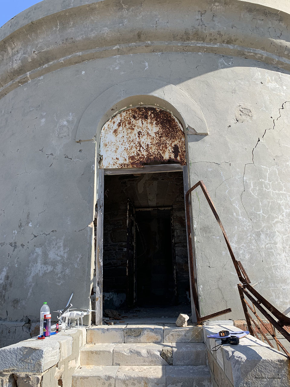 Σιγοσβήνει ο φάρος σύμβολο του Αιγαίου-3