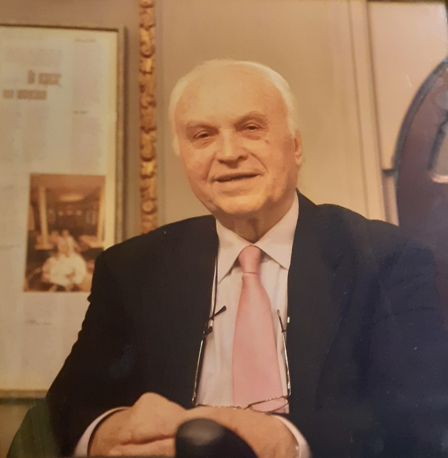 Φώτης Κρικζώνης: «έφυγε» ο παλαιότερος Ελληνας μπάρμαν που κερνούσε στυλ-3