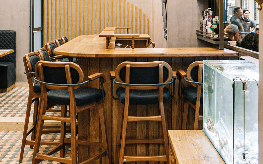 πσαράς-το-ιχθυοπωλείο-ψησταριά-της-θε-562270396