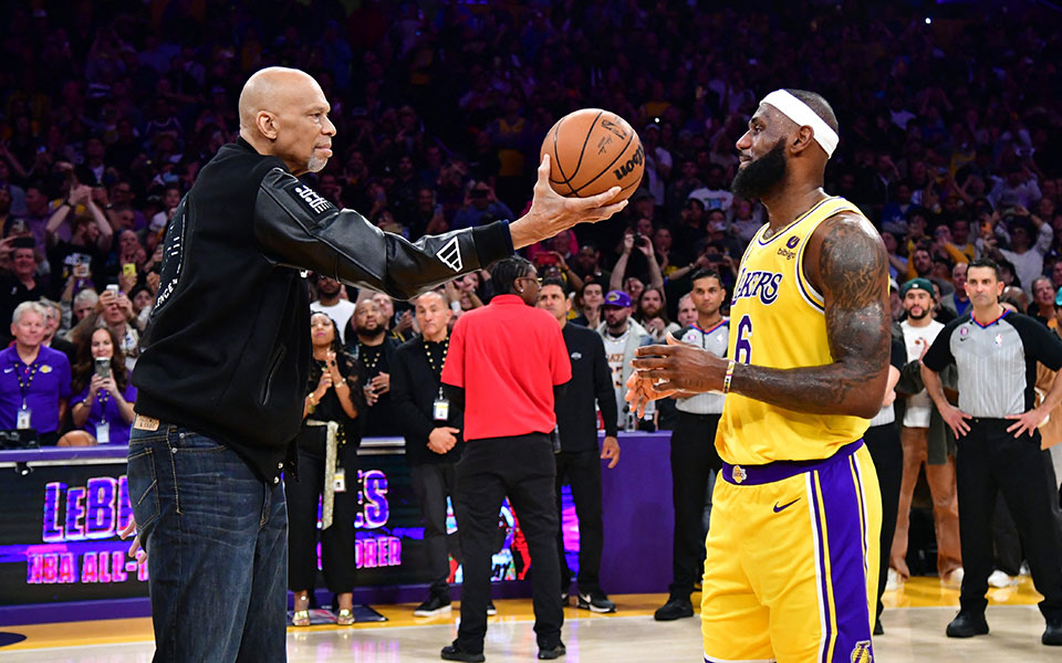 ο-λεμπρόν-τζέιμς-κορυφαίος-σκόρερ-όλω-562267942