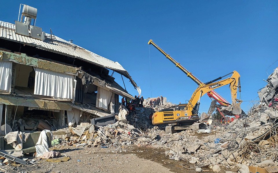 «Μας ακούει κανείς;» – Οδοιπορικό στα χαλάσματα της Τουρκίας-1