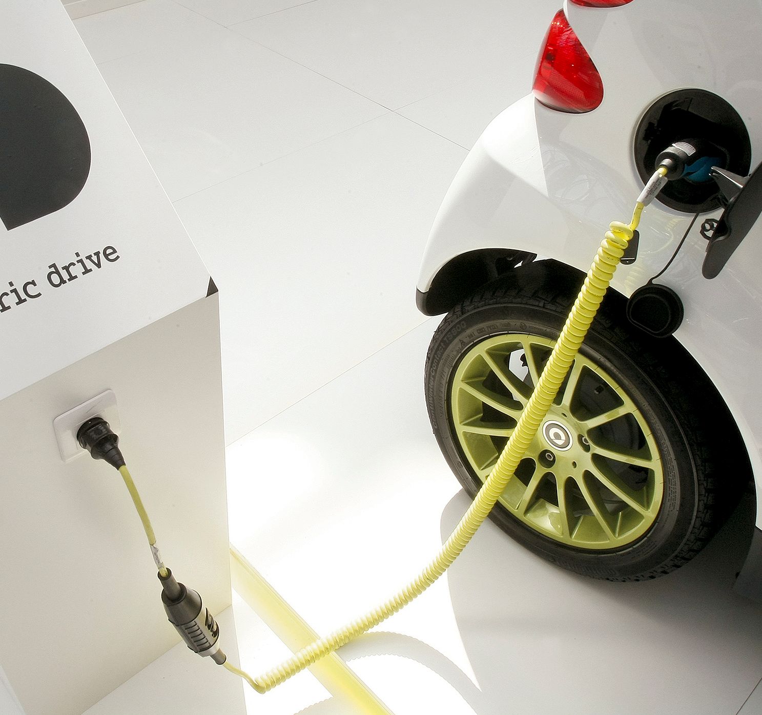 δίκτυο-σταθμών-υδρογόνου-και-φόρτιση-562284988