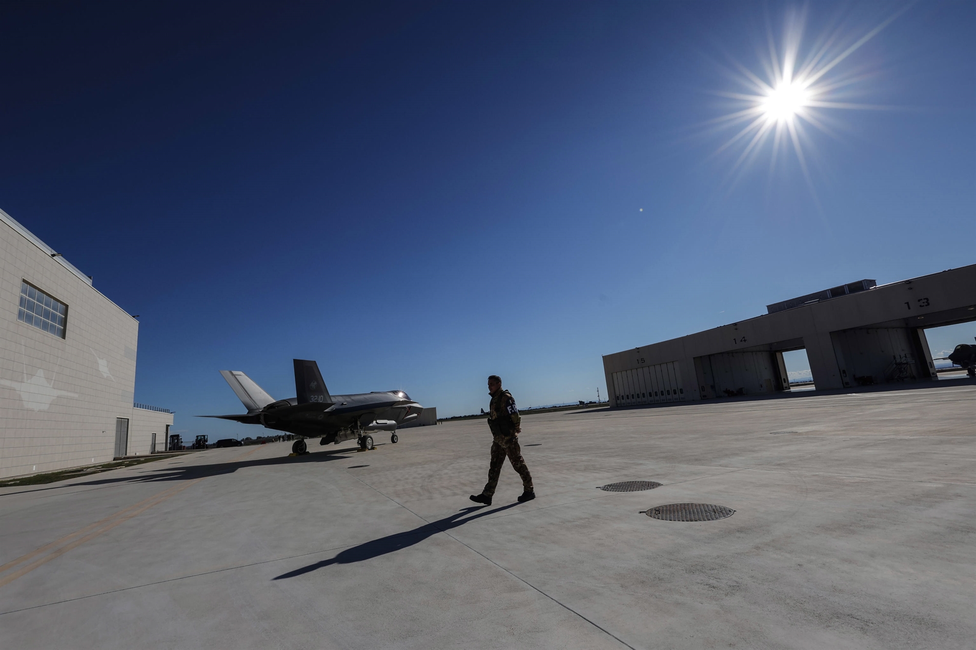 οπλα-με-ευκολίες-πληρωμής-562294153