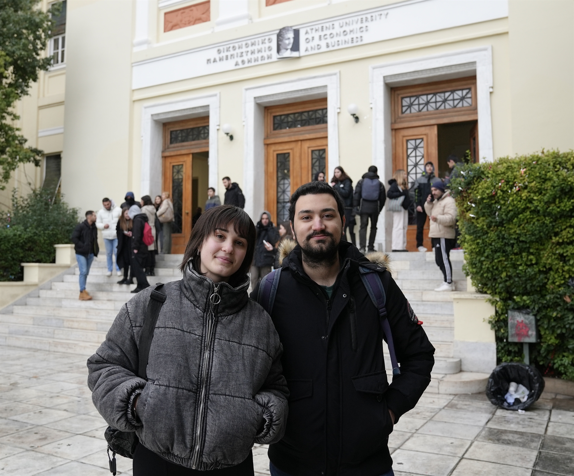 τα-γόνιμα-μυαλά-της-άγονης-γραμμής-562273822