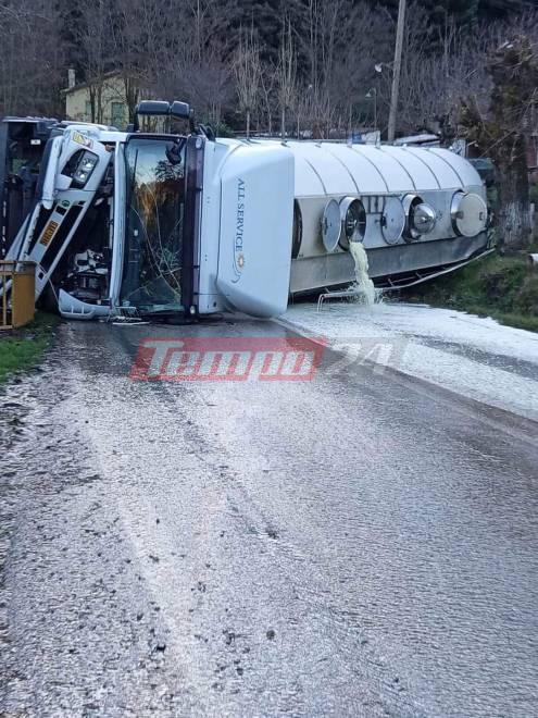 Αχαΐα: Ανατροπή βυτιοφόρου με γάλα – Κλειστός ο δρόμος Πατρών-Καλαβρύτων μέσω Χαλανδρίτσας-1