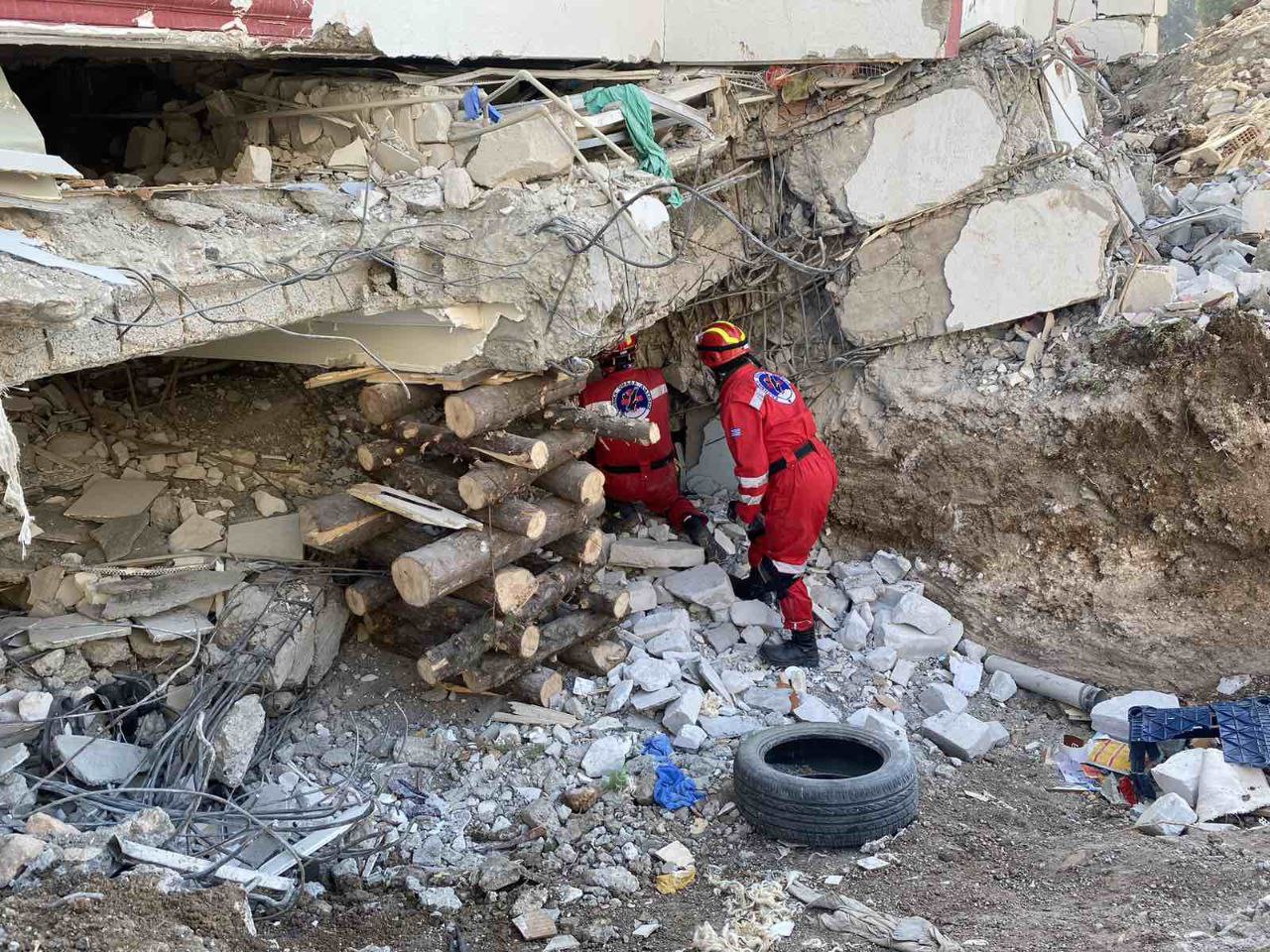 Αναζητώντας ζωή στα χαλάσματα – Ντοκουμέντα από την επιχείρηση της Ελληνικής Ομάδας Διάσωσης στην Τουρκία-4