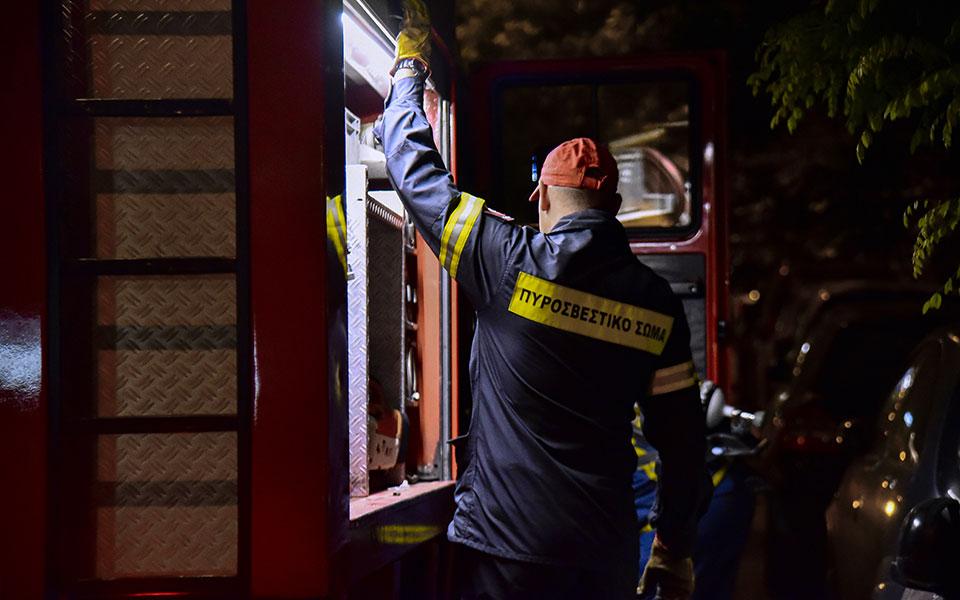 φωτιά-σε-εγκαταλελειμμένο-κτίριο-στο-562275148