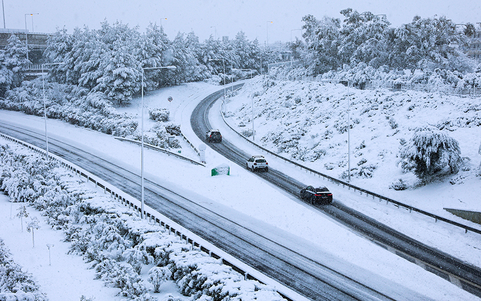 Κακοκαιρία «Μπάρμπαρα»: Πέρασε το πρώτο κύμα, νέες χιονοπτώσεις από το απόγευμα – Ο Κων. Λαγουβάρδος στην «Κ»-1