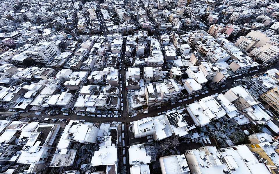 Κακοκαιρία «Μπάρμπαρα»: Πέρασε το πρώτο κύμα, νέες χιονοπτώσεις από το απόγευμα – Ο Κων. Λαγουβάρδος στην «Κ»-2