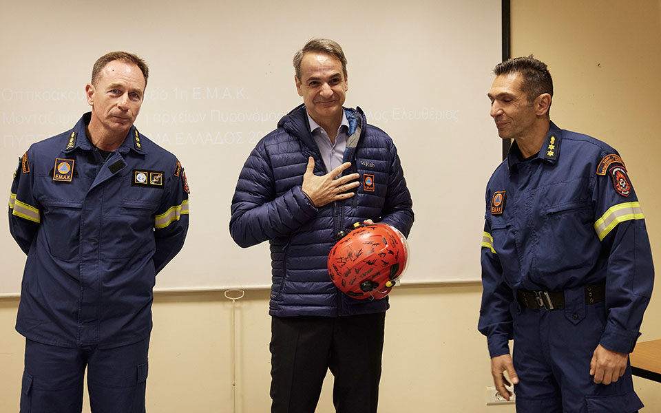 Στην ΕΜΑΚ ο Μητσοτάκης: «Επιτελέσατε διπλή εθνική αποστολή, είμαστε βαθιά υπόχρεοι»-2