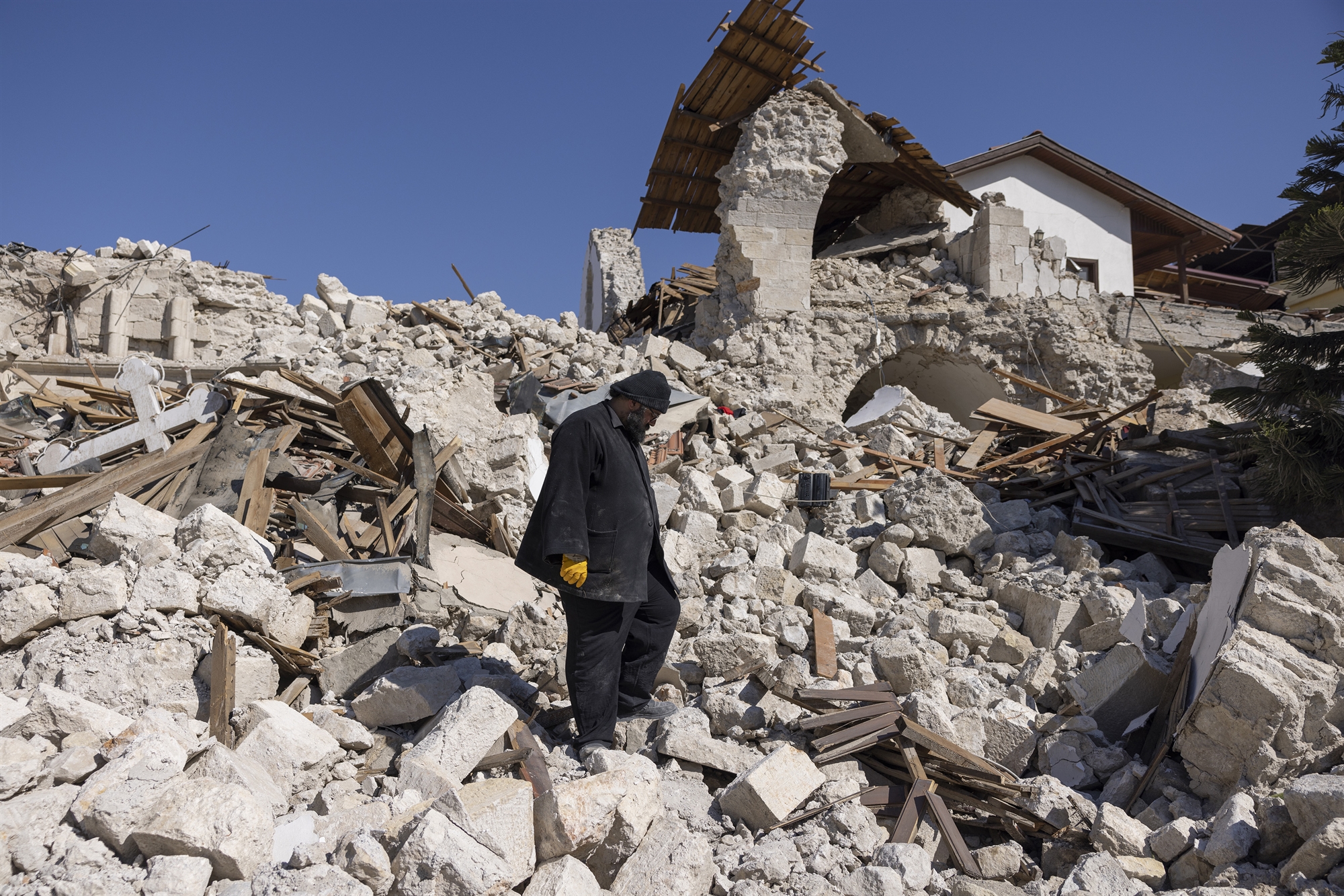 «Μέσα σε πέντε ημέρες έκανα 38 κηδείες στην Αντιόχεια»-1